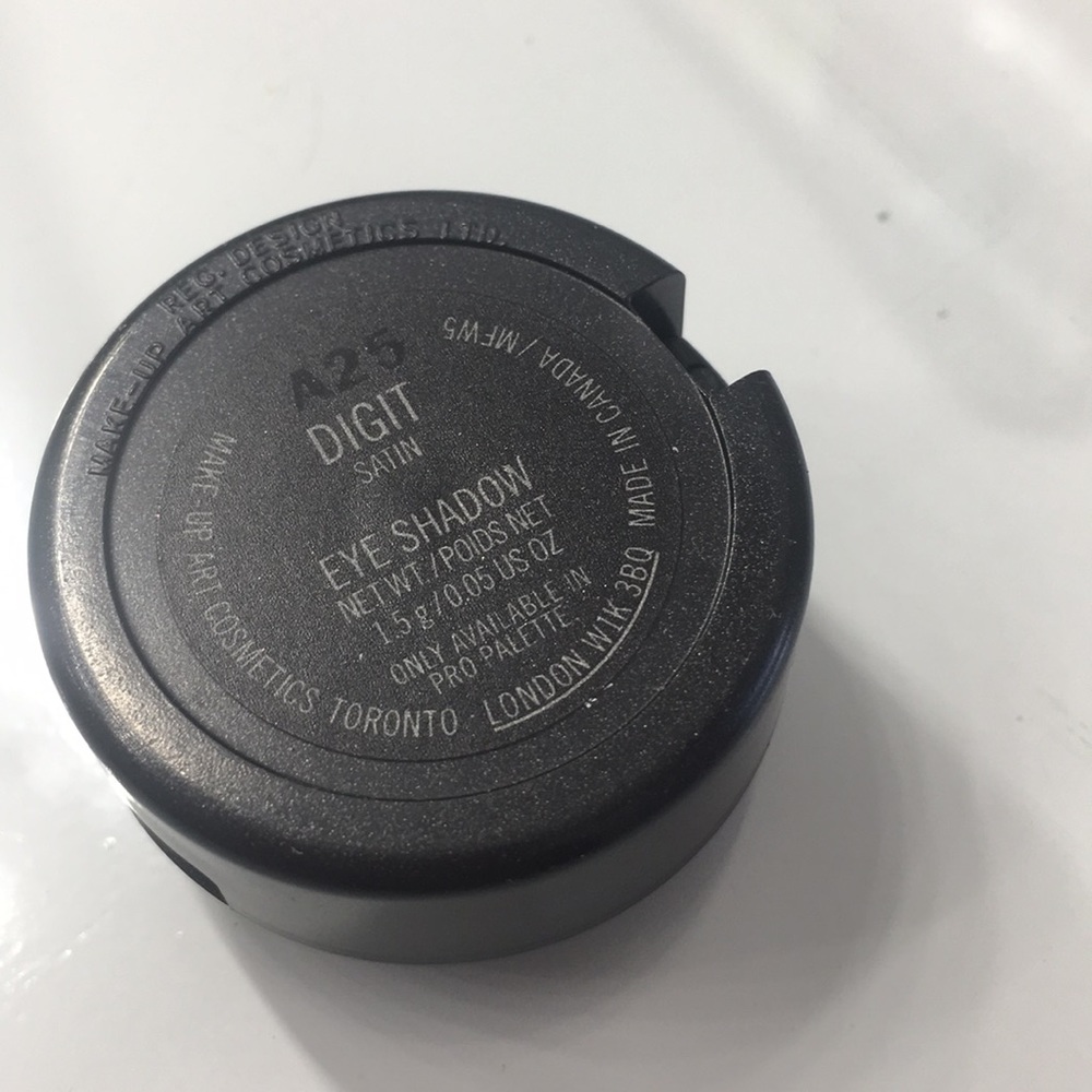 Mac eyeshadow - Picture 3 of 3